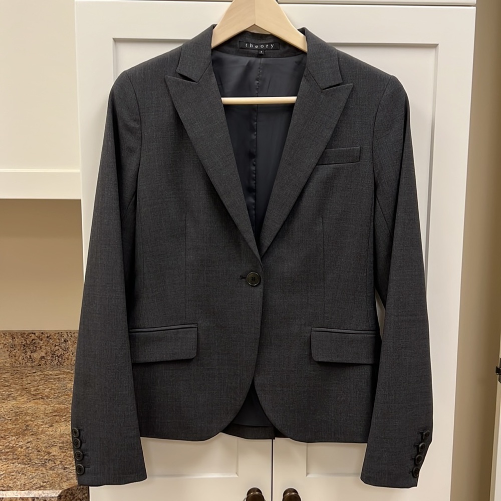 Theory gray wool suit in great condition small